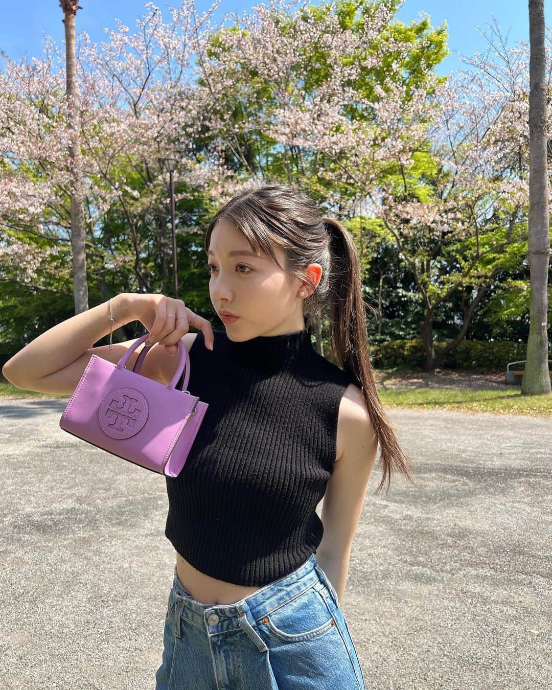 のインスタグラム：「このカラーが堪らなくかわいいʚïɞ @toryburch  #トリーバーチ #エラバイオ」