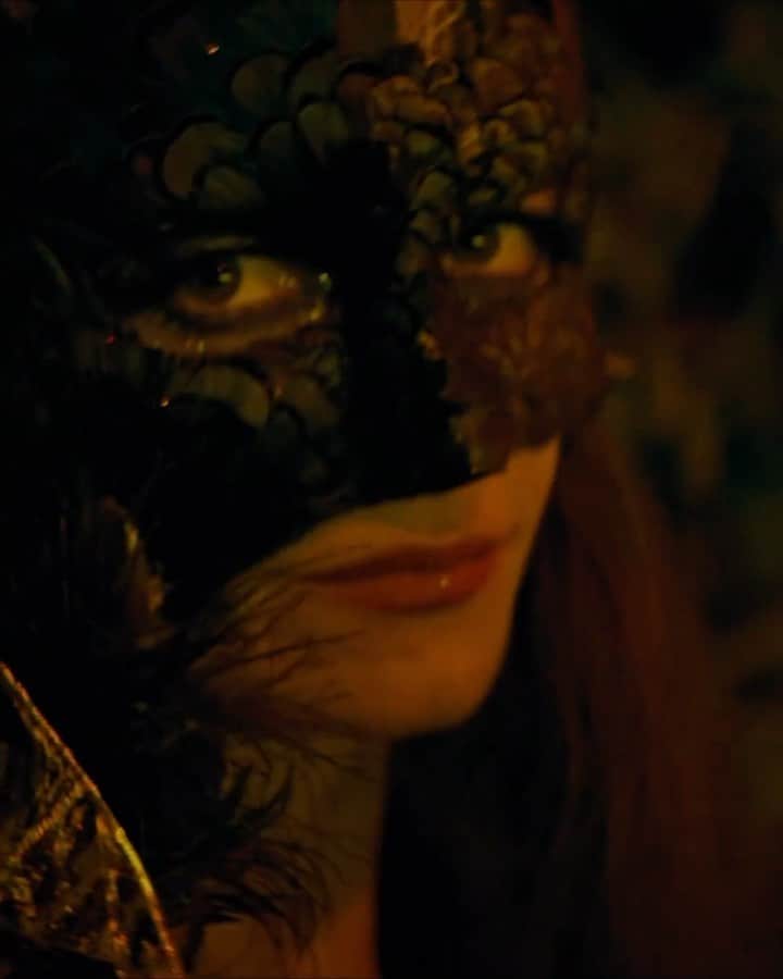 エヴァ・グリーンのインスタグラム：「Faites connaissance avec Milady dès demain au cinéma ⚔️💋 #LesTroisMousquetairesLesFilms #DArtagnan @lestroismousquetaireslesfilms」