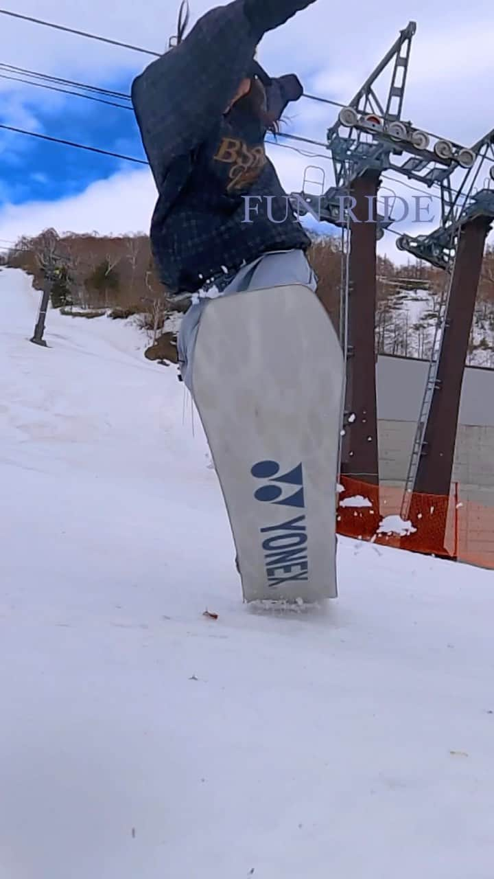 chisatoのインスタグラム：「🏂 毎年シーズン後半になると やる気がでてきちゃう笑 春雪は踏めて楽しいねぇ🌸  📹 @mnm1115   〜𝗶𝘁𝗲𝗺〜 👧160cm 45kg前後  🏂 𝟮𝟯-𝟮𝟰𝗬𝗢𝗡𝗘𝗫/𝗗𝗘𝗖𝗟𝗜𝗖𝟭𝟰𝟮𝗰𝗺 　⇨stance46cm(angle6,-3) 🥾𝗗𝗘𝗘𝗟𝗨𝗫【AREth RIN 22.5】 🥾𝗨𝗡𝗜𝗢𝗡【Milan(S size) @shichan824 👧】 🥽𝘃𝗼𝗻𝘇𝗶𝗽𝗽𝗲𝗿 🧤𝗗𝗔𝗞𝗜𝗡𝗘  👕𝗕𝗦𝗥𝗔𝗕𝗕𝗜𝗧 【23-24model】 👖𝗕𝗦𝗥𝗔𝗕𝗕𝗜𝗧 【CFTB STRETCH 3L SUPER WIDE JOGGER PANTS ASHSKY】 🧢 𝗕𝗦𝗥𝗔𝗕𝗕𝗜𝗧【OLD B CAP IVORY】 :::::::::::::::::::::::::::::::::::::::::::::::::::::::::::::☻ 【𝘀𝗽𝗼𝗻𝘀𝗼𝗿】 ✔︎ @yonex_snowboard_gt ✔︎ @yonexsnowboards_japan  ✔︎ @bsrabbit @milesinseoul ✔︎ @this_is_the_superb  ✔︎ @snatch1213 ✔︎ @snatch_original_apparel  ✔︎ @vonzipperjapan @vonzipper ✔︎ @callafactory  【𝗦𝗽𝗲𝗰𝗶𝗮𝗹 𝘁𝗵𝗮𝗻𝗸𝘀】 ✔︎ @dakine_japan ✔︎ @hu_ruana_aestheticsalon ✔︎ @qrious_official_22  ☻::::::::::::::::::::::::::::::::::::::::::::::::::::::::::::: #やる気MAXヨネックス #비에스래빗 #bsrabbit #snowboard #groundtrick #스노우보드 #스노우보더  #スノーボード #グラトリ #グラトリ女子 #スノボ女子  #グラトリ女子盛り上げ隊  #平地花式 #単板滑雪」