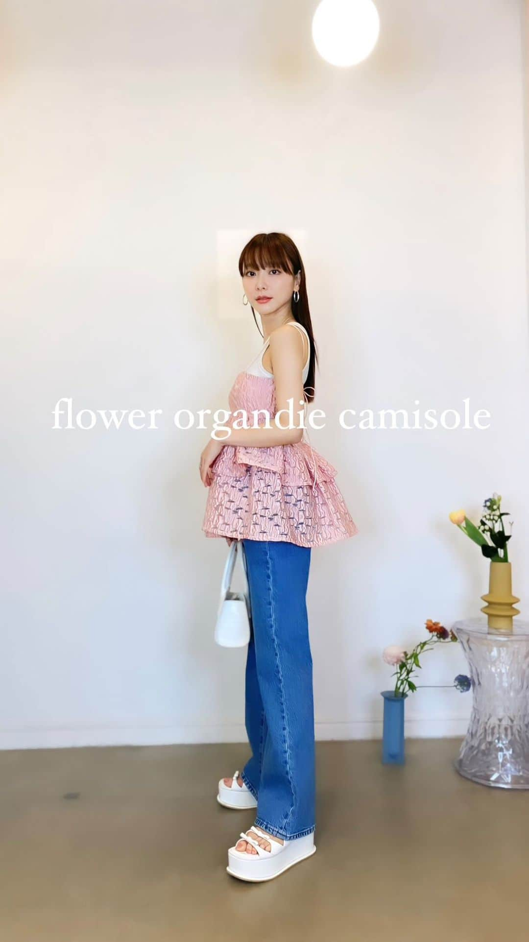 葉月祥子のインスタグラム：「Flower organdie camisole🤍 @honeymihoney_official 🍯　　 ⁡ ⁡ ただのピンクとは少し違う ⁡ 女性を美しく魅せてくれる 艶のあるSAKURA色🌸🛍️ ⁡ ⁡ リブタンクとデニム合わせで、 ⁡ 大人カジュアルに着るのも素敵だよね🪞💎✨ ⁡ #style #fashionstyle #春 #春コーデ #spring #洋服 #ファッション #ootd #fashion #コーデ #sakura #桜 #さくら #桜色 #桜ピンク #outfit #fashionpost #model #modellife #japan #tokyo  #honeymihoney #ハニーミーハニー #表参道 #コーディネート」