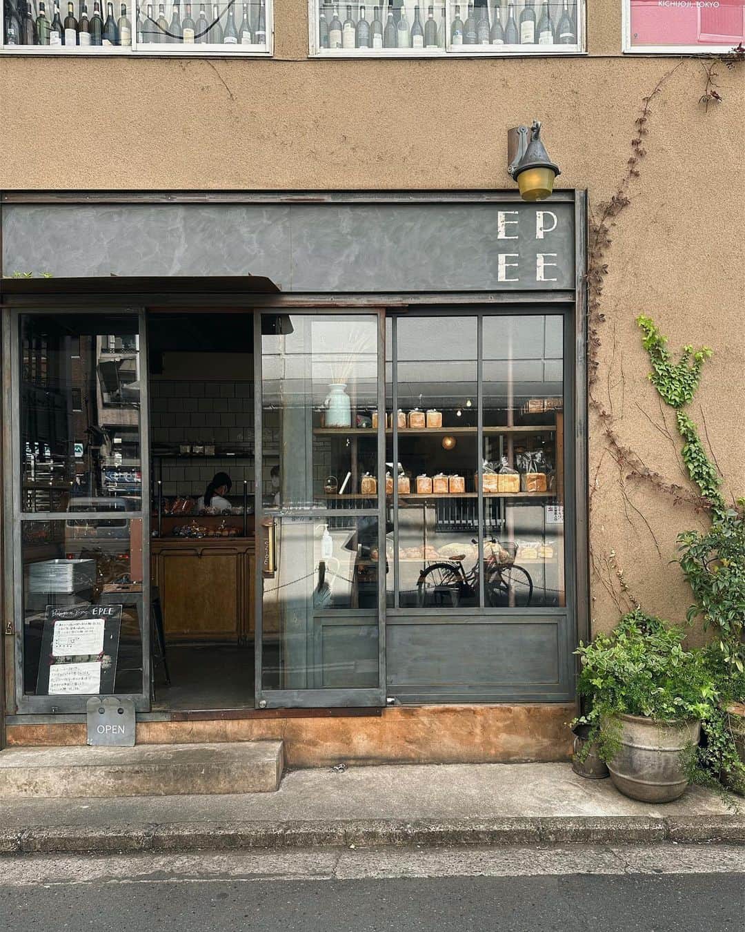 樽見麻緒のインスタグラム：「📍EPEE 気になっていたお店❤︎ でも満席だったから、パンしか買ってない😂」
