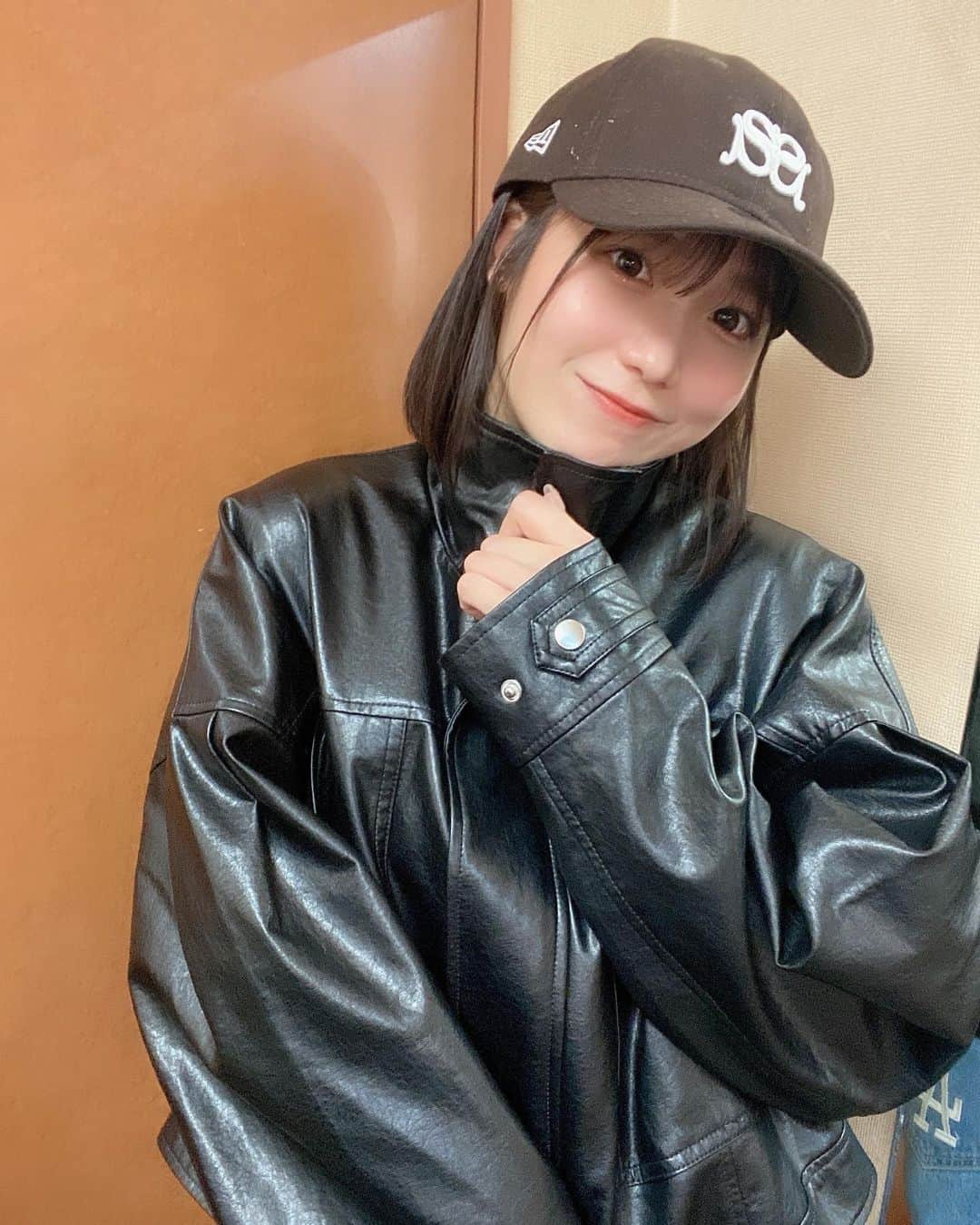 橋本せいなのインスタグラム：「車運転できるもん🚗  #スナイデル #私服 #毎日メイク」