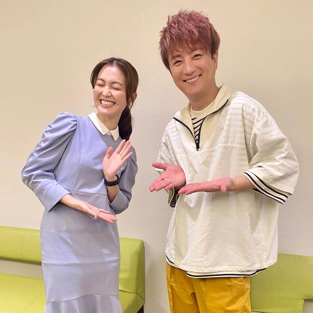 のインスタグラム：「よじごじDays火曜日🌻 上地雄輔さんと楽しくお届けしました！ 明日の運勢のコーナーの前に、私の誕生日を知ってくださっていて感激しました🥺✨ これからどうぞよろしくお願いいたします！ ㅤㅤㅤㅤㅤㅤㅤㅤㅤㅤㅤㅤㅤ #いつもやっちゃうこのご紹介ポーズ dress #laboutiquebonbon」