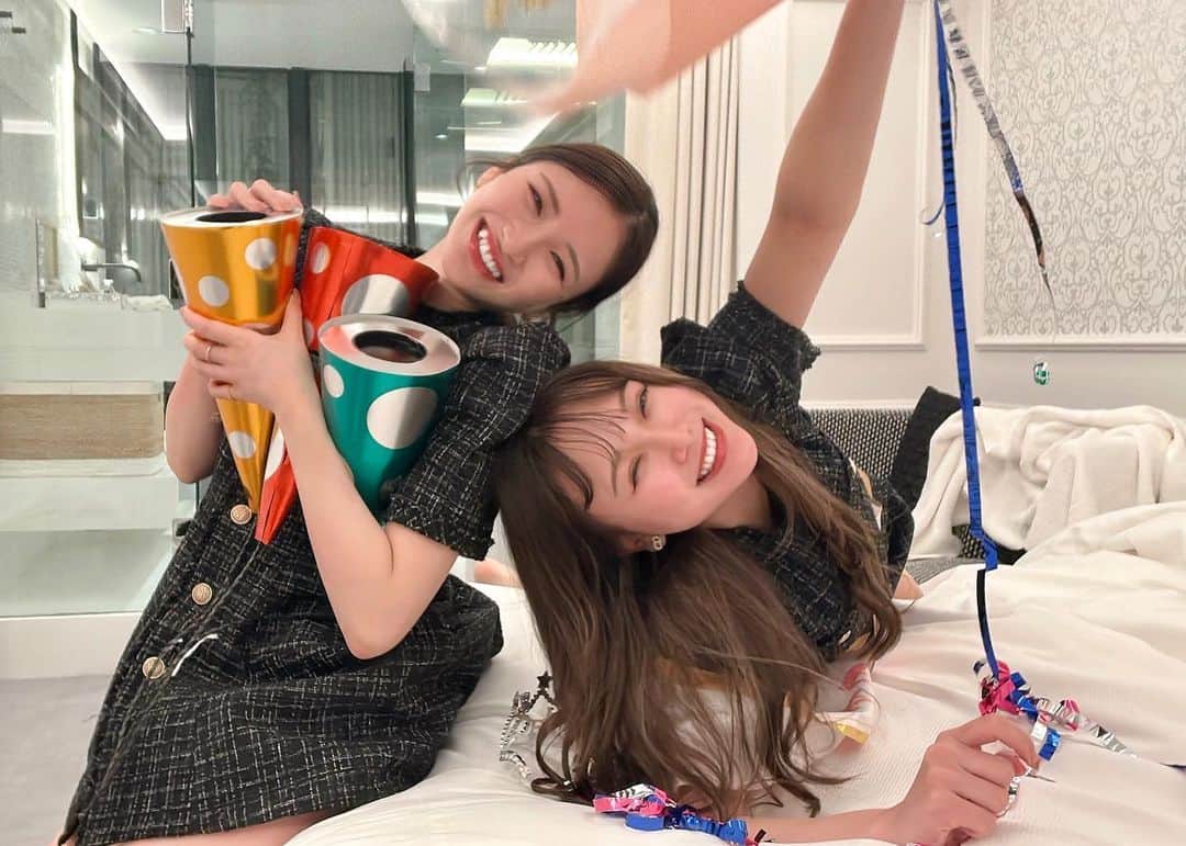 のインスタグラム：「⁡ ⁡ ⁡ 特別な1日をくれてありがとう親友ちゃん👯‍♀️💛🧡 ⁡ ⁡ ⁡ ⁡ ⁡ #happy #birthday #party #partycake #memory #memorykeeping #cake #bestfriends #highschool #azabu #tokyo #hotel #hotellife #お誕生日パーティー #麻布十番 #ホカンス #ホカンス東京 #22  #🫶 #💗」