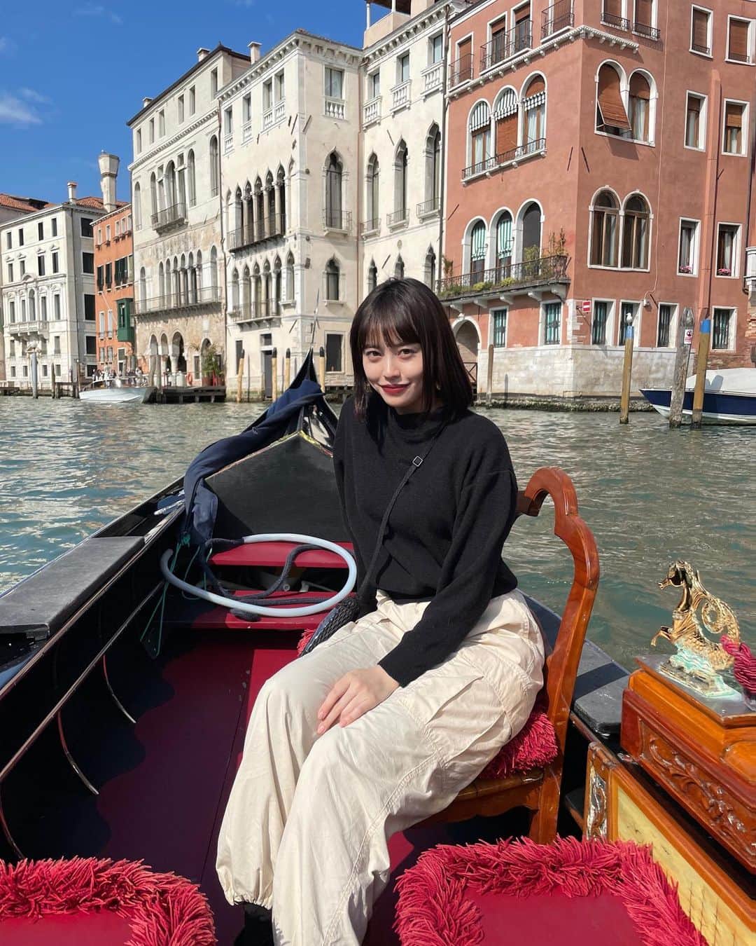 Nayuhaのインスタグラム：「ねんっ願のVenezia🇮🇹🚣‍♂️💕 絵画の世界だった🖼 小さなおとぎの国🩰  #ベネチア#ベネチア旅行#Venezia#veneziagram#海外旅行好きな人と繋がりたい #海外旅行#ヨーロッパ旅行 #ヨーロッパ周遊 #イタリア#イタリア旅行 #イタリア周遊」