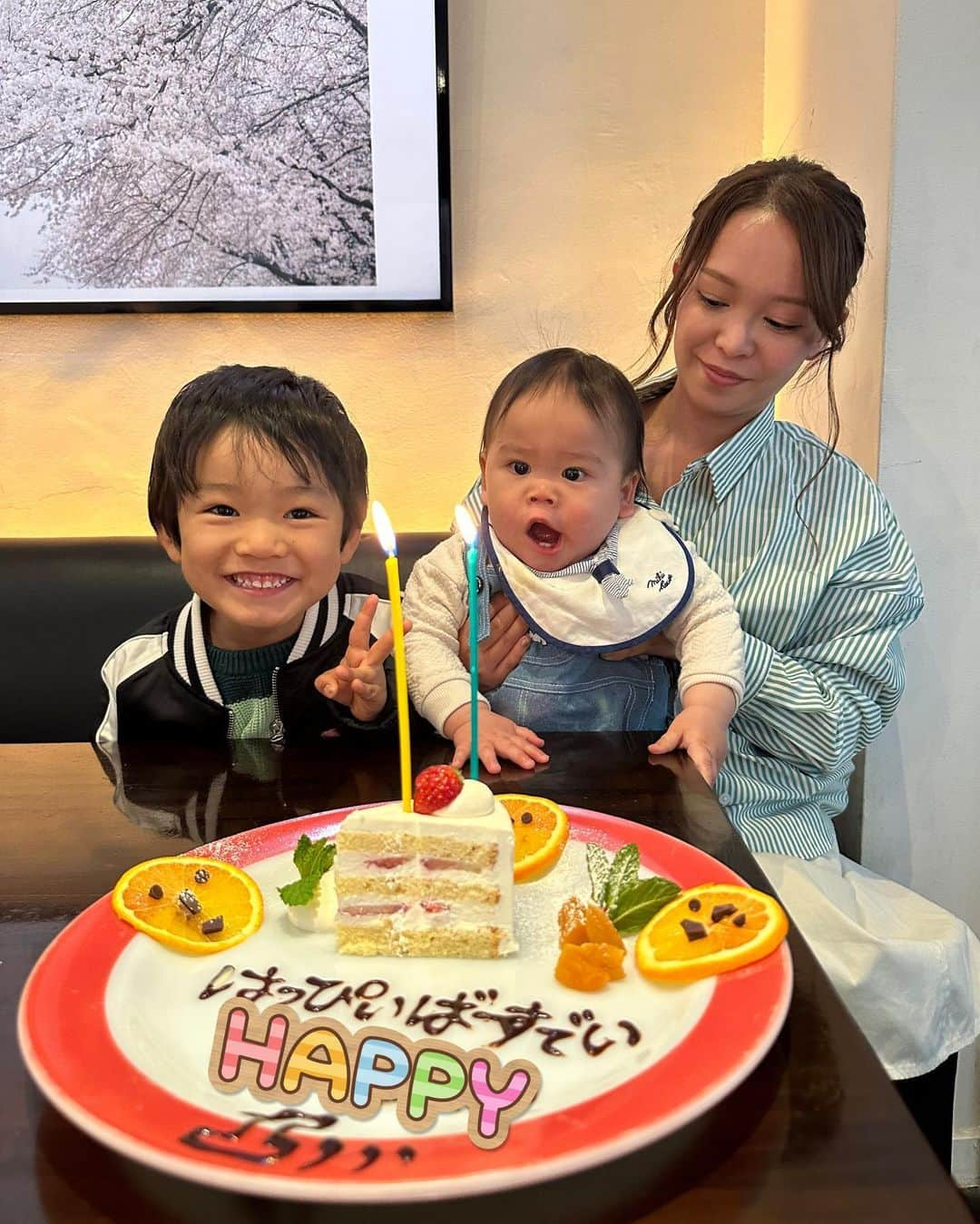 ニッチロー'のインスタグラム：「4月4日  コニコニッチロー  1歳の誕生日  おめでとう  健康に感謝  #コニコニッチロー #誕生日 #4月4日生まれ  #息子 #二男 #親子 #ローソクは2本 #コニッチロー #マッマロー #チッチロー #ニッチロー  #oneyearoldbirthday」