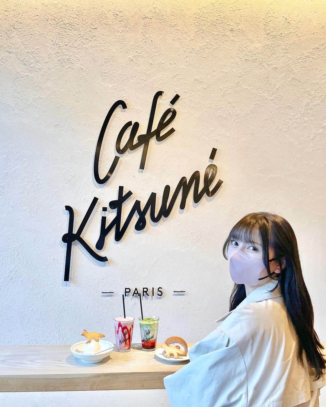 廣川奈々聖さんのインスタグラム写真 - (廣川奈々聖Instagram)「#cafekitsune 🦊♡💭 ⁡ ⁡  まだ1度も行ったことなかったの！ ⁡ 季節限定ドリンクかわいすぎた〜т · т 🍓🤍 ⁡ ⁡ 接客も 雰囲気も良くって、何度もりぴしたくなるお店だったなあ ⁡ ⁡ アパレルも可愛いよね ¨̮ ☁️❤︎ ⁡ ⁡ ⁡ ⁡ ⁡ #ななせのcafe巡り #カフェキツネ青山  #maisonkitsune #cafekitsunetokyo #cafékitsuné #表参道カフェ #南青山カフェ #青山カフェ #表参道ランチ #東京カフェ散歩 #tokyo_cafe」4月4日 20時36分 - nanaseven7_u_u