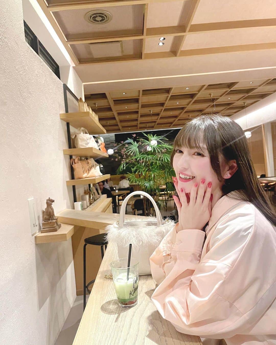廣川奈々聖さんのインスタグラム写真 - (廣川奈々聖Instagram)「#cafekitsune 🦊♡💭 ⁡ ⁡  まだ1度も行ったことなかったの！ ⁡ 季節限定ドリンクかわいすぎた〜т · т 🍓🤍 ⁡ ⁡ 接客も 雰囲気も良くって、何度もりぴしたくなるお店だったなあ ⁡ ⁡ アパレルも可愛いよね ¨̮ ☁️❤︎ ⁡ ⁡ ⁡ ⁡ ⁡ #ななせのcafe巡り #カフェキツネ青山  #maisonkitsune #cafekitsunetokyo #cafékitsuné #表参道カフェ #南青山カフェ #青山カフェ #表参道ランチ #東京カフェ散歩 #tokyo_cafe」4月4日 20時36分 - nanaseven7_u_u