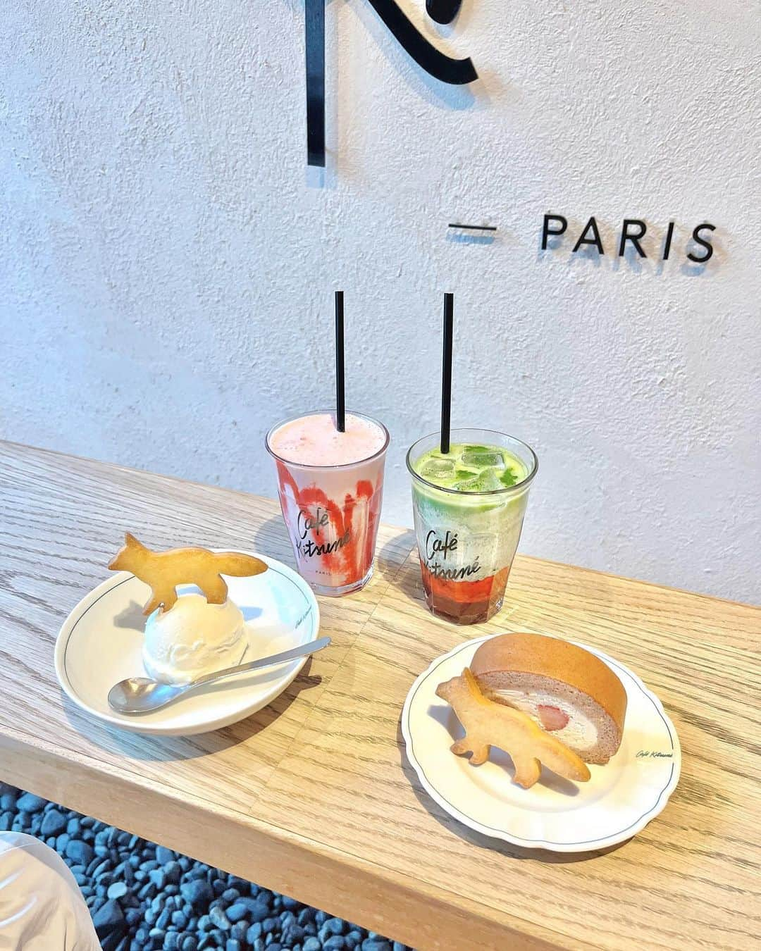 廣川奈々聖さんのインスタグラム写真 - (廣川奈々聖Instagram)「#cafekitsune 🦊♡💭 ⁡ ⁡  まだ1度も行ったことなかったの！ ⁡ 季節限定ドリンクかわいすぎた〜т · т 🍓🤍 ⁡ ⁡ 接客も 雰囲気も良くって、何度もりぴしたくなるお店だったなあ ⁡ ⁡ アパレルも可愛いよね ¨̮ ☁️❤︎ ⁡ ⁡ ⁡ ⁡ ⁡ #ななせのcafe巡り #カフェキツネ青山  #maisonkitsune #cafekitsunetokyo #cafékitsuné #表参道カフェ #南青山カフェ #青山カフェ #表参道ランチ #東京カフェ散歩 #tokyo_cafe」4月4日 20時36分 - nanaseven7_u_u