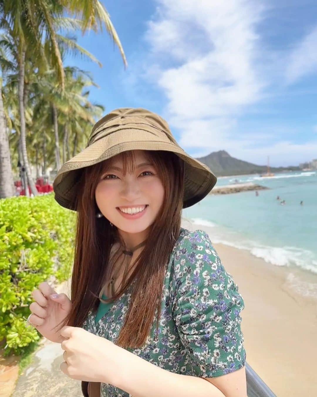 鈴木このみのインスタグラム：「日本に帰ってきました🇯🇵  ハワイの皆んな、最高の思い出を有難う！ ホノルルは人も景色も穏やかで、心が洗われる街でした🌴またいつか。  Thanks for the full house at Kawaiikon!!! For my first concert in Hawaii, the view from the stage was amazing!  I hope to see you all again soon! Mahalo🌺  #鈴木このみ #ライブ #japan  #anime #animation  #kawaiikon #KawaiiKon2023 #Hawaii #honolulu #waikiki」