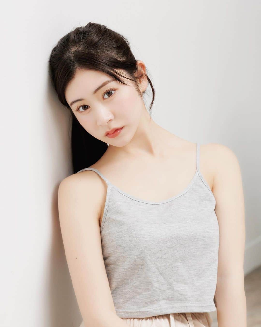 加藤美南のインスタグラム：「是最近的我🌞 最近の夏っぽくなったわたしーです🤛🏻  #拍照 #纯欲 #马尾辫 #网红」
