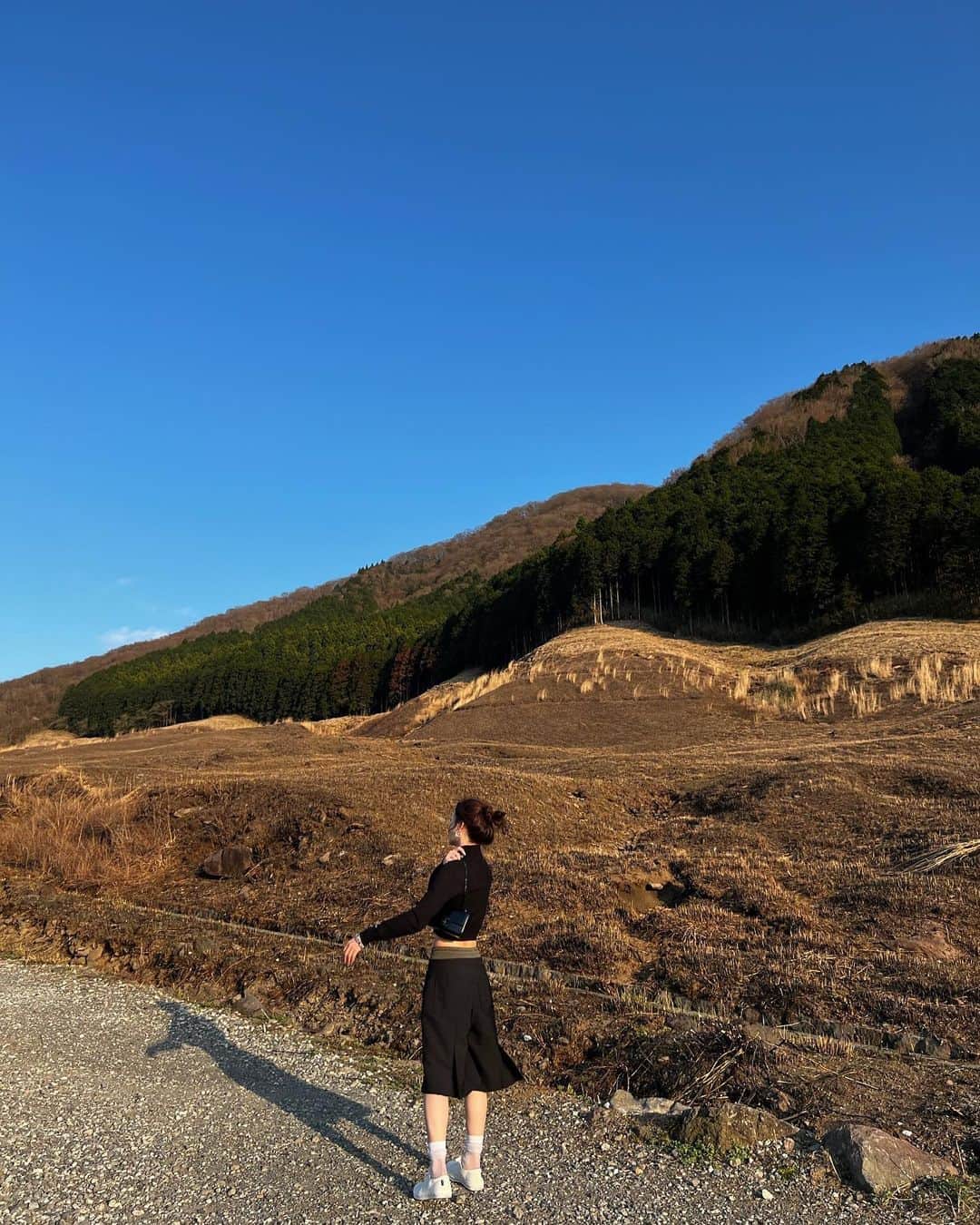井手上漠さんのインスタグラム写真 - (井手上漠Instagram)「すすき草原、ぜーんぶはげてたの🙃」4月4日 20時40分 - baaaakuuuu