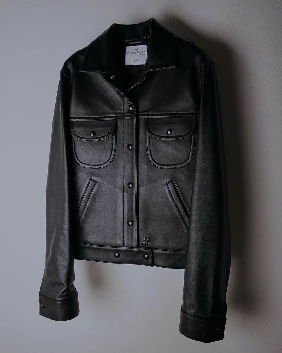 のインスタグラム：「【courrèges】>>> New Arrivals  courrèges 2023 Spring/Summer collection  ☑︎ VINTAGE LEATHER WORKWEAR JACKET  ◼︎RESTIR BOUTIQUE  ◼︎RESTIR ONLINE STORE IN STORE NOW  #mens #ss23 #RESTIR #courrèges」