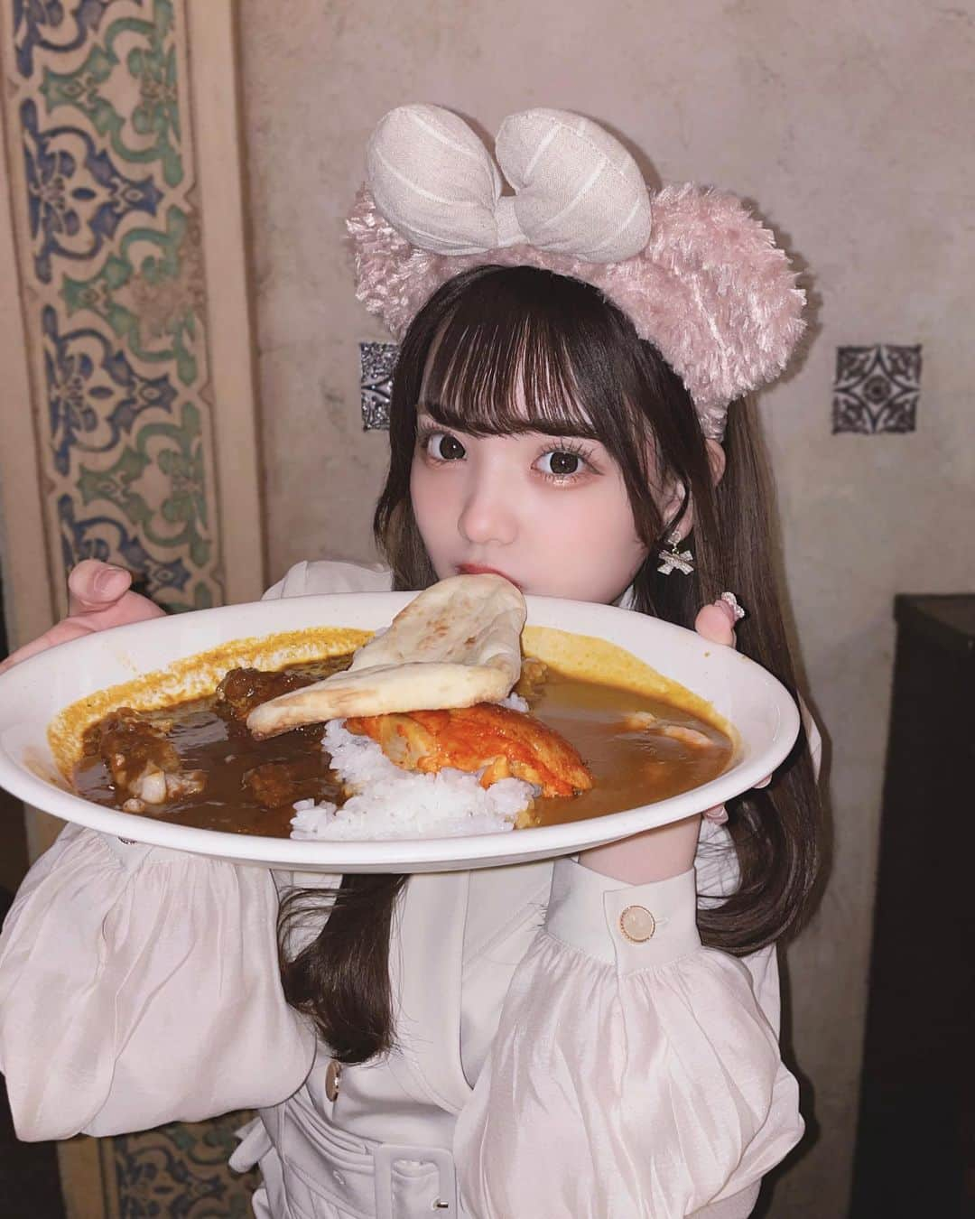 石田萌依のインスタグラム：「⁡ ⁡ ⁡ ⁡ ディズニーのカレーうますぎてうまになったわよ🍛🥄 ⁡ ⁡ ⁡ ⁡ #Japan#Japanese#fff#いいね返し#アイドル#Chinese#ハーフ#f4f#followme  #miao#偶像#03#ディズニー#ディズニーランド#東京ディズニーランド#カチューシャ#tokyo#東京ディズニーリゾート#舞浜#TDS#ジェラトーニ#東京ディズニーシー#リゼクシー#シェリーメイ#ストレート#ストレートヘア#カレー#ディズニーグルメ#ディズニーランチ#resexxy」