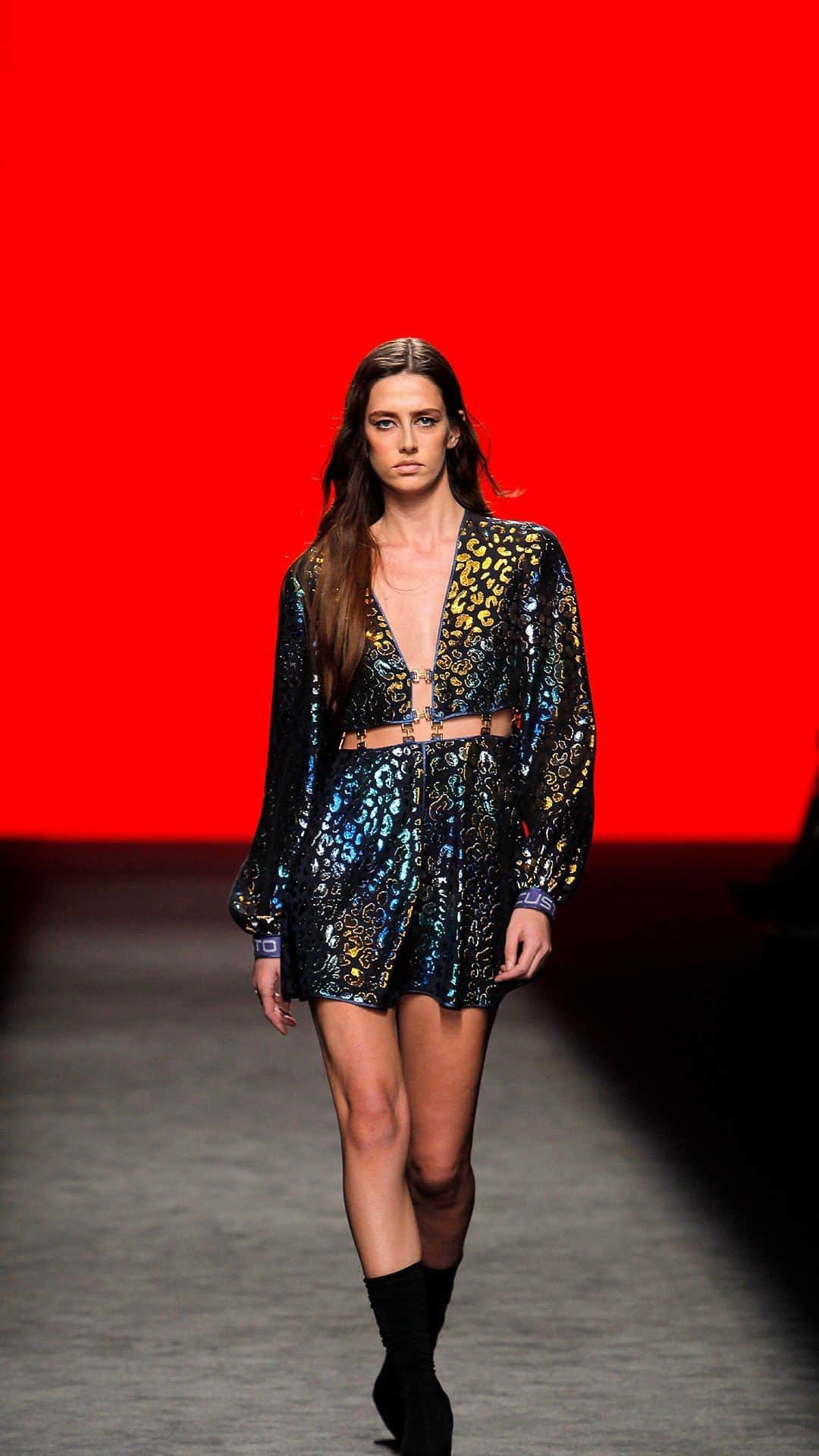 のインスタグラム：「Take the world by storm with #CUSTOBarcelona ❤️‍🔥  Find our selection of the most iconic designs from the runway, made-to-order exclusively for you, only on custo.com/collections/made-to-order  #FW23 #CUSTOBarcelona #MBFWM #FashionWeek #FashionShow #styleinspo #fashionlovers #fashiontrends #fashiondiaries」