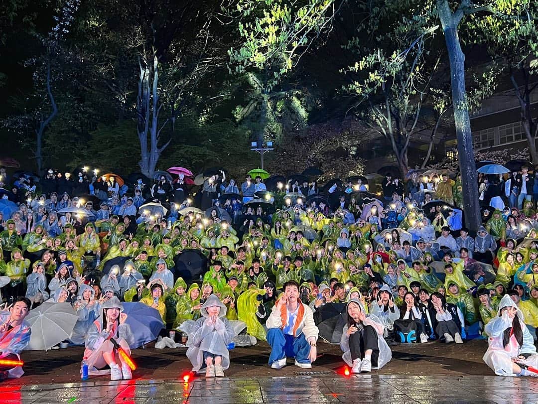 キム・スンミンさんのインスタグラム写真 - (キム・スンミンInstagram)「밖에 비가 많이 와서 춥고 찝찝했을텐데 재미있게 잘 놀아줘서 고마워요 감기걸리지 마세요~ 중앙대 다빈치 캠퍼스 고마워요 🫶🏻」4月4日 20時49分 - superstarjimmyfuckedup