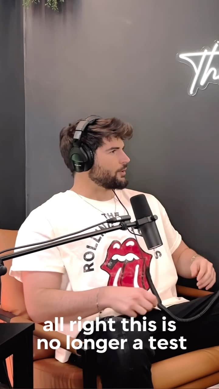 ニック・ベイトマンのインスタグラム：「Our Journey with Autism in Episode 1 of the Batemans Podcast - Link in Bio for full Episode」