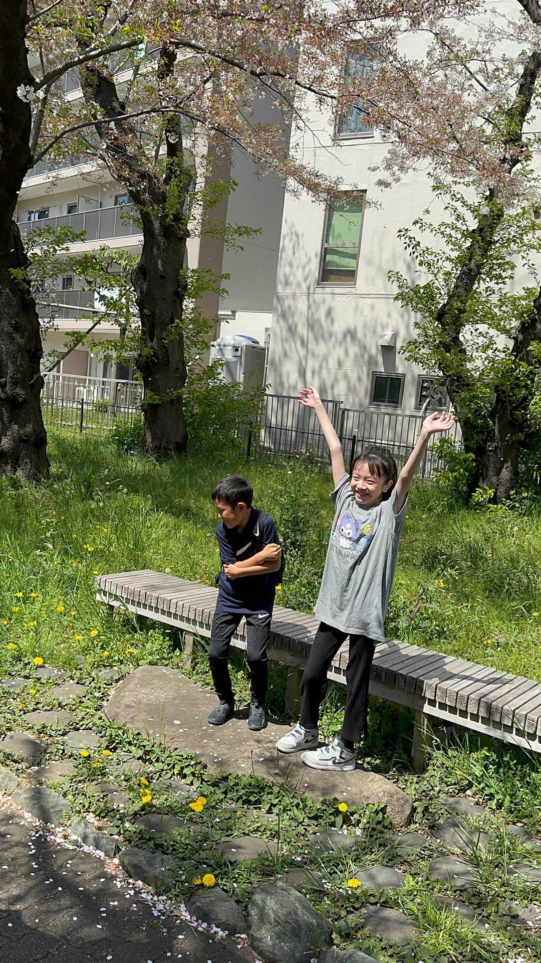 EMIのインスタグラム：「⭐︎ 気の合う友達ってイイね🥰 あーちゃん、青馬ありがとう‼️ #友達」