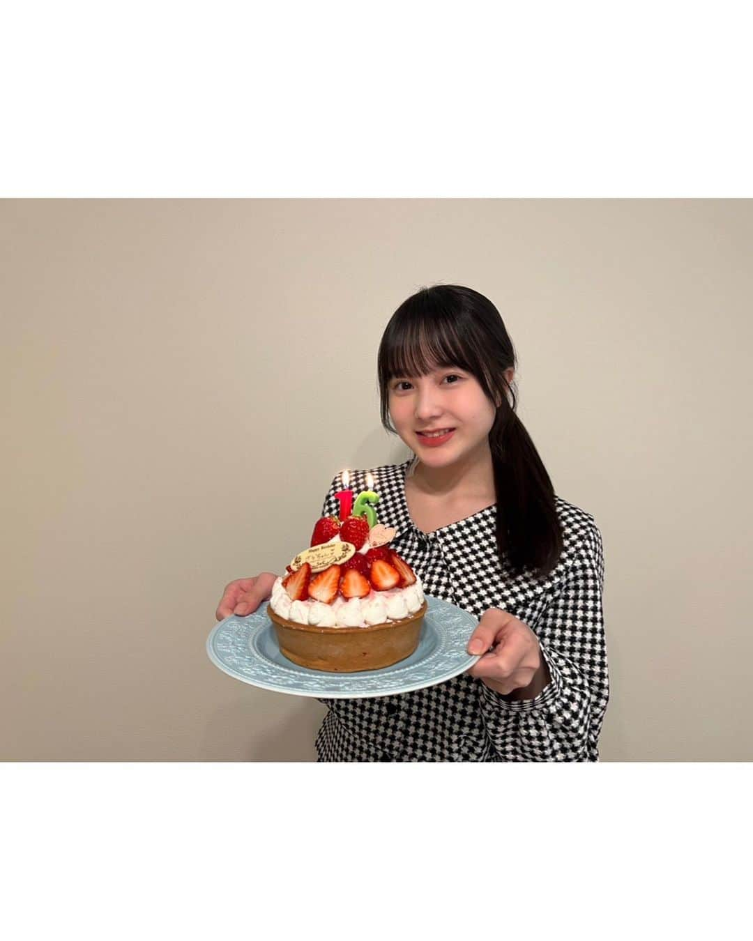 本田紗来さんのインスタグラム写真 - (本田紗来Instagram)「♡My Birthday♡ 本日、4月4日に16歳のお誕生日を無事迎えることができました。  たくさんの方に紗来ちゃんが16歳⁉️って言っていただけるのですが、本当に私が1番びっくりですよっ😂  家族やお友達からたくさんの愛のあるメッセージを頂いて、 改めて自分は本当に幸せ者だな。と感じれました。  まだまだヤンチャで16歳らしい振る舞いをこれからできるのか どうか不安もありますが、今こうやって誕生日を迎えられていることに感謝し、いろんな方に尊敬していただけるような人になれるように今まで以上にこれから精一杯頑張ろうと思います。  そして、Instagram、Twitterなどいろんなところでお祝いの お言葉を拝見しました。いつもいつも本当にありがとうございます。みなさん大好きです💓  （ケーキ最高でした🍓🤭）」4月4日 20時59分 - sara_honda0404