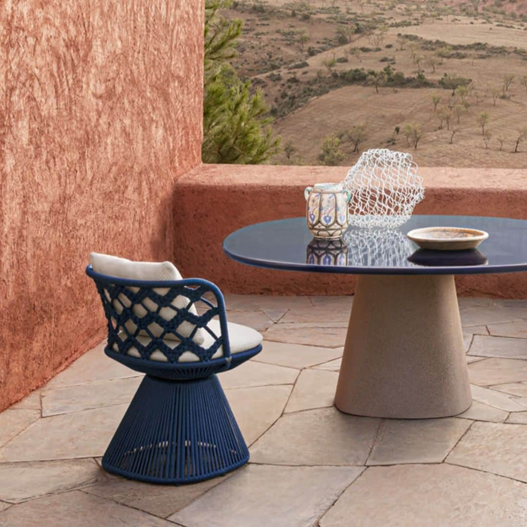 B&B Italiaさんのインスタグラム写真 - (B&B ItaliaInstagram)「Summer dress. Unveiling Allure O' Outdoor table and Flair O' Outdoor chair outdoor by Monica Armani.  @monicaarmani ph @tommasosartori_studio  #bebitalia #design #Marrakesh #Morocco #OutdoorCollection #OutdoorFurniture」4月4日 21時00分 - bebitalia