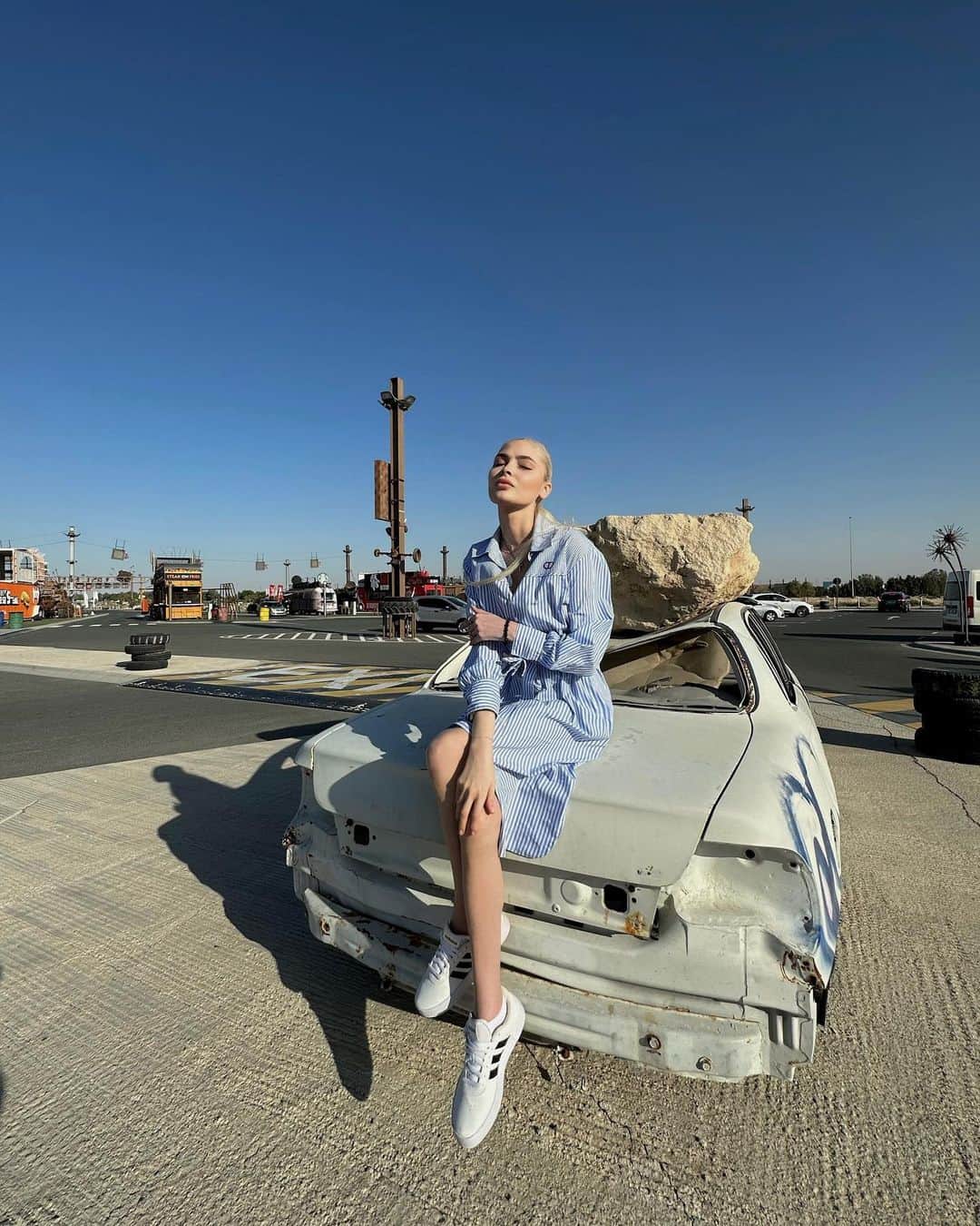 Alena Shishkovaのインスタグラム：「Last exit 🪝」