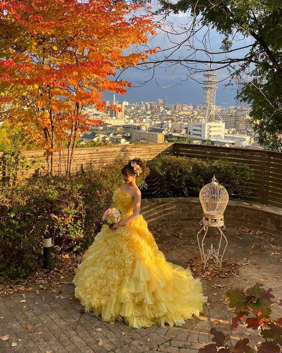 新田湖子さんのインスタグラム写真 - (新田湖子Instagram)「ドレス💐✨ 私の憧れだったドレス公開～🥂 ものすごく時差投稿だけど、、。 去年の秋に記念に撮影した時ものです...♡」4月4日 21時10分 - coconitta0809