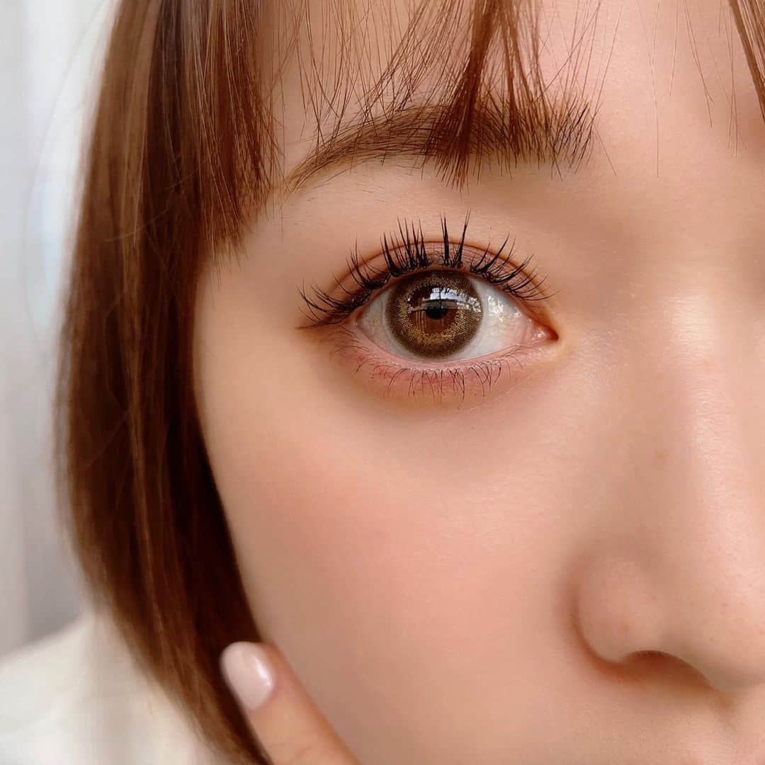 齊藤美沙貴のインスタグラム：「今日のカラコンは フランミーのホウジチャバーム🍰  しっかりめの柄なのに 目に馴染むカラーでかわいい〜🫶！！  #フランミー#ホウジチャバーム#大人カラコン#カラコンレポ#ナチュラルカラコン」