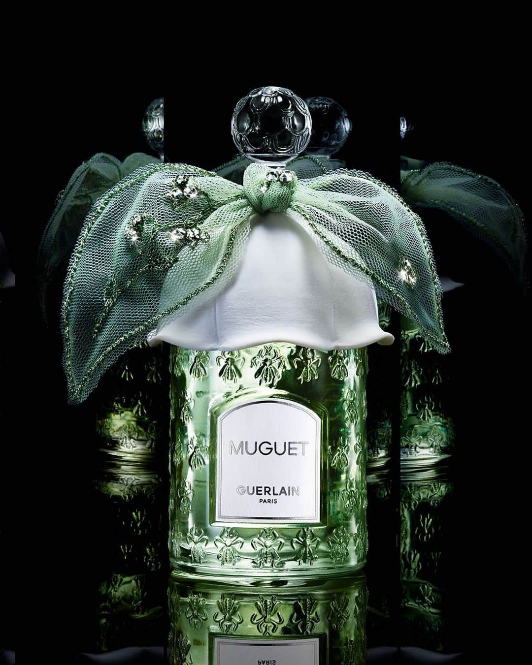 ゲランさんのインスタグラム写真 - (ゲランInstagram)「An encounter between the art of the Guerlain Perfumer and the excellence of French savoir-faire.​  In collaboration with ceramicist Karen Swami and Haute Couture embroiderers Les Ateliers Vermont, Muguet is reborn for 2023 in a celebration of one of France's oldest traditions: the giving of a spring of lily-of-the-valley as a lucky charm on May 1st.​  #Guerlain #GuerlainParfumeur #ExceptionalPiece #Muguet #LilyOfTheValley」4月4日 21時05分 - guerlain