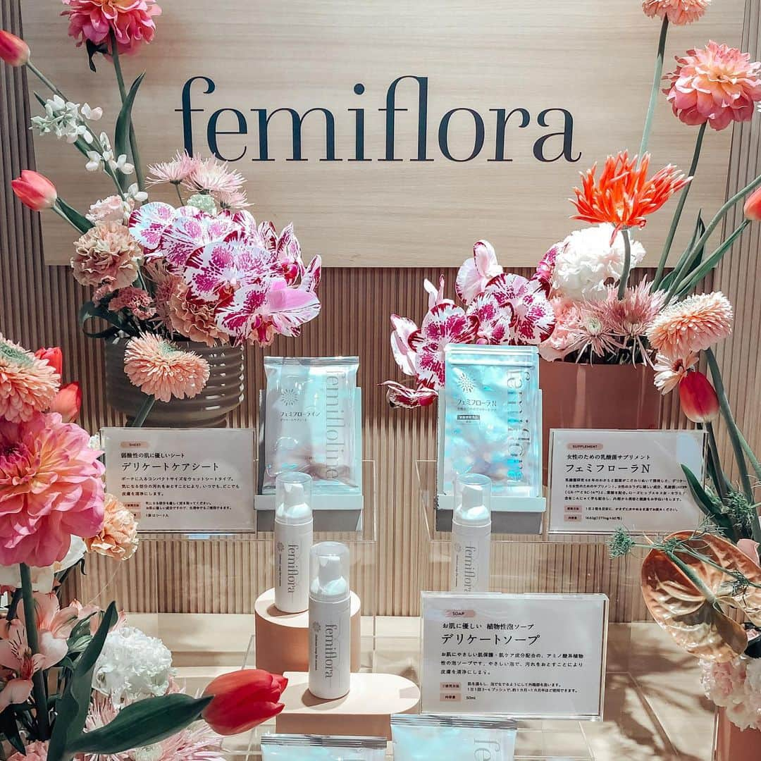 Mihoさんのインスタグラム写真 - (MihoInstagram)「@femiflora.official 💐 Launch Party  わかもと製薬から誕生したフェムケアサプリメントのローンチパーティーへお邪魔しました。  4/3に発売したばかりのインナーケアからフェムケアに着目した新しいサプリメントをはじめ、専用ソープや拭き取りシートなどのアイテムもずらり。  新製品のサプリメントは、乳酸菌をはじめとする成分が体の中からバランスを整えてくれるそう。  フェムケアは外からのケアに気を取られていたから、インナーケアは眼から鱗でした🥺  お土産に美菜屋さんのケータリングお弁当までいただいて体の中まで綺麗になった気分🌸  お仕事の合間に伺ったのでオフィスで美味しくいただきました🍱  ご招待いただきありがとうございました🌹  #フェミフローラ #フェミフローラN #乳酸菌 #わかもと製薬 #フェムテック #フェムケア #強力」4月4日 21時08分 - march16m