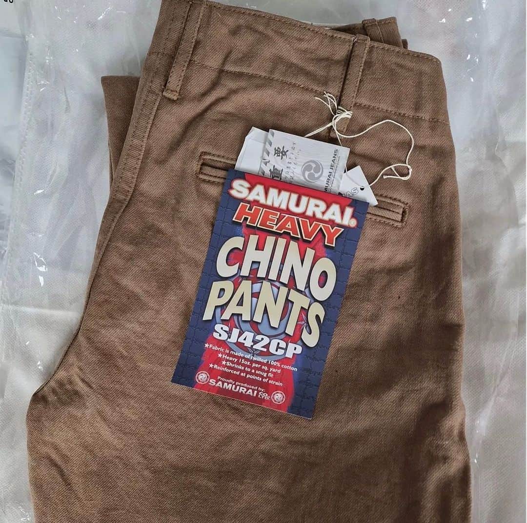 Denimioさんのインスタグラム写真 - (DenimioInstagram)「The #samuraijeans heavy chino pants have become a staple item over the years. Rugged, textured and tough as nails, but yet refined and full of details!  #Denimio #denim #denimhead #denimfreak #denimlovers #jeans #selvedge #selvage #selvedgedenim #japanesedenim #rawdenim #denimcollector #worndenim #fadeddenim #menswear #mensfashion #rawfie #denimporn #denimaddict #betterwithwear #wabisabi」4月4日 21時19分 - denimio_shop