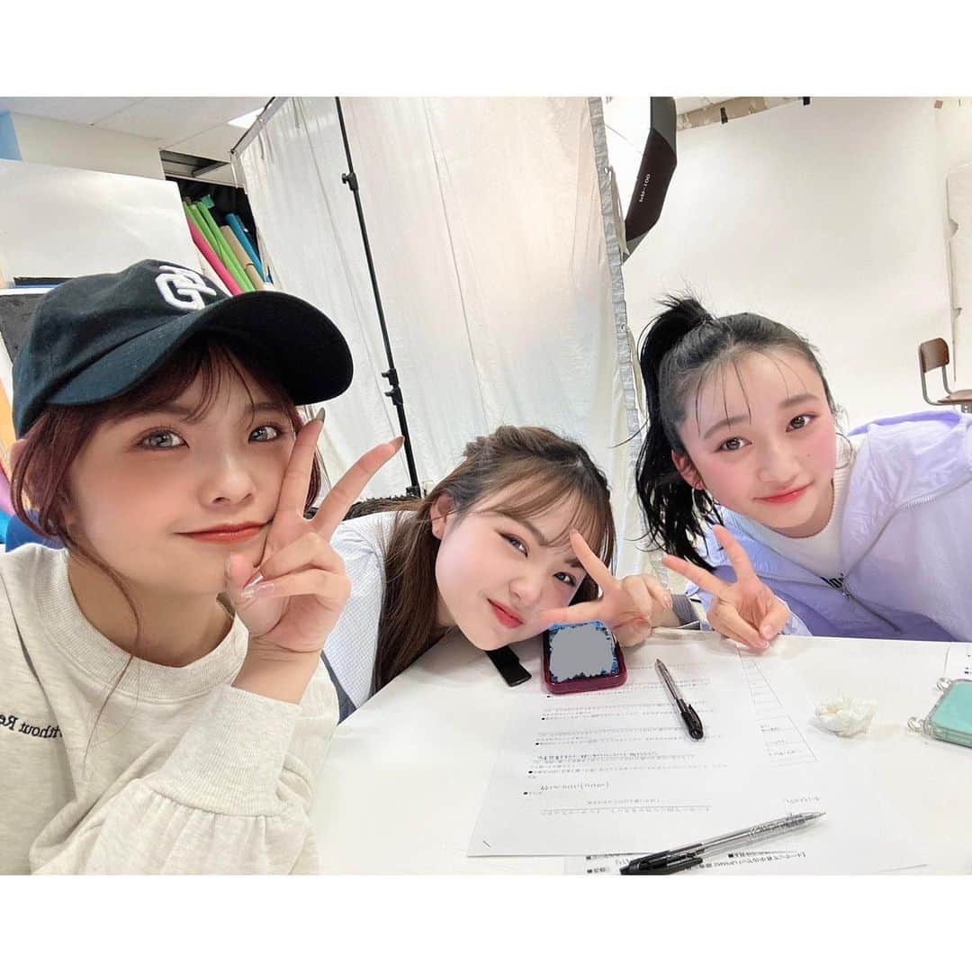 横溝菜帆のインスタグラム：「.  🎀 Pop teen 5月号 🎀  WEBマガジン 公開中です！  同じクリエイターモデルの きゃすみるちゃん と ひなたちゃん🥰  元気いっっぱいの 優しい 優しい 大好きな2人💕 休憩中にするおしゃべりは最高に楽しいです！！  #Popteen @popteen_official #辻加純 ちゃん #野々山ひなた ちゃん #横溝菜帆」