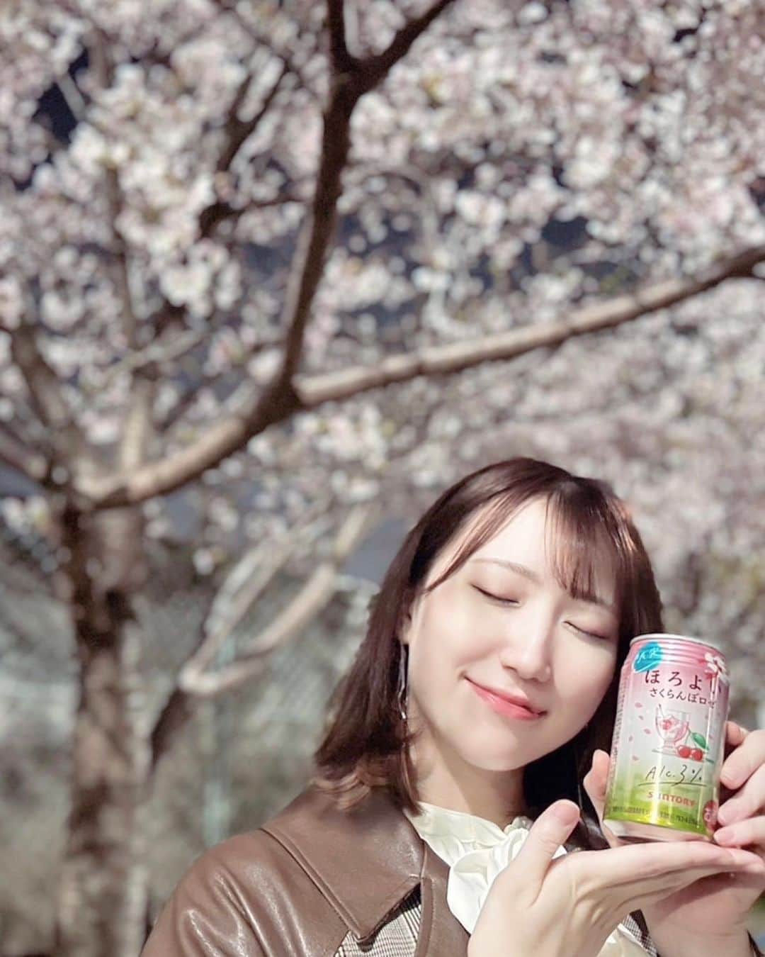 西澤瑠莉奈のインスタグラム：「今年は大人やから夜桜したよ🌸」
