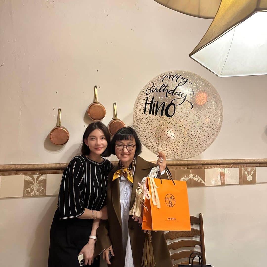 チャ・イェリョンさんのインスタグラム写真 - (チャ・イェリョンInstagram)「사랑하는 우리 @hino2033 고문님 💕 환갑잔치 전야제 🎈💛💜 진심으로 축하드려요 ❤️  오래오래 하루하루 행복하게 살아요 우리~ 늘 정 많고 사랑 많으신  배울점이 참 많은 우리 노고문님💕 그동안 치열하게 또 열심히 최선을 다해  묵묵히 지켜오신 고문님의 발자취를 응원 합니다💕 행복 하세요 사랑합니다 💕」4月4日 21時23分 - chayeryun