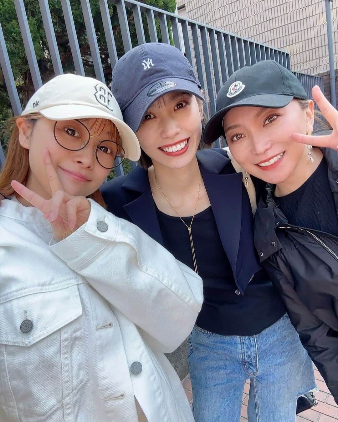 鈴木奈々のインスタグラム：「今日は三輪麻未ちゃんと加藤綾菜ちゃんとランチしましたー😊🌸🌸🌸 あーちゃんとあやなちゃんが会いたがってたから紹介できて嬉しかったです❤️❤️ 友達を友達に紹介して仲良くなってくれたら嬉しいです😋🤝✨✨✨ また集まりましょう💕💕 #急遽集合 #表参道 #事務所 #引き寄せた #すごいね」