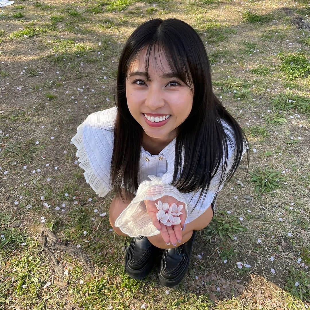 山尾梨奈さんのインスタグラム写真 - (山尾梨奈Instagram)「〻 Why I like spring 🌸🌷🌼🌿  春があって良かった」4月4日 21時24分 - yamarina_1210