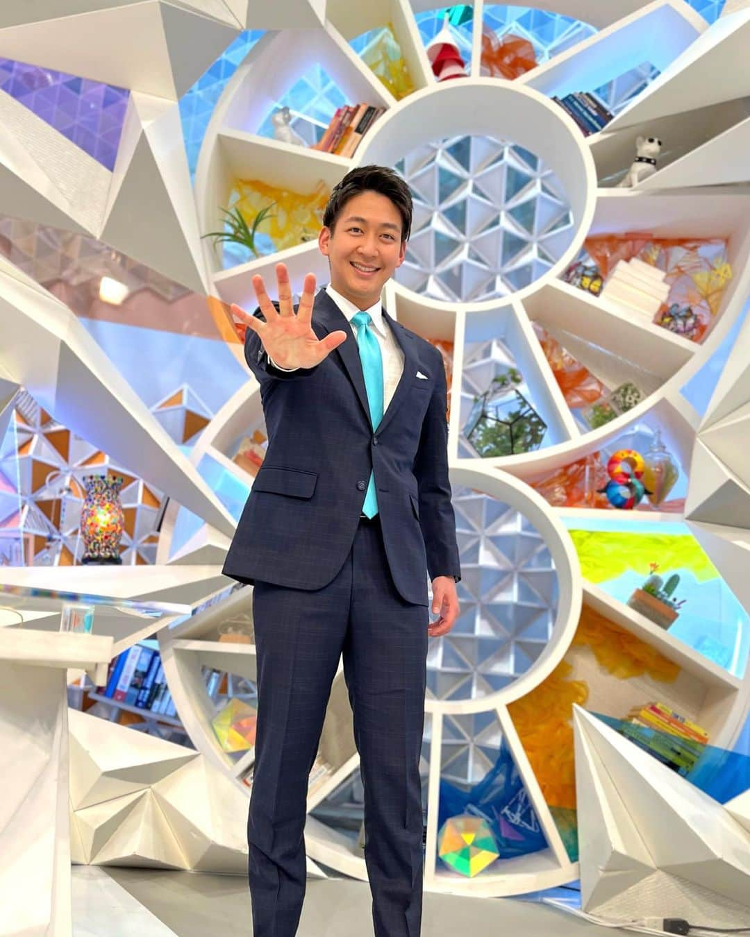 堀池亮介のインスタグラム：「入社5年目🖐️  4月からもめざまし8の情報キャスターやスポーツ実況を担当しています！  今年度も全力で駆け抜けていきます💪 よろしくお願いいたします！  #フジテレビ #2019年入社 #5年目 #めざまし8」