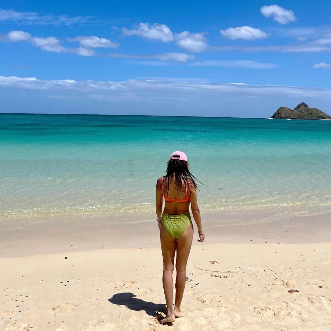 小竹麻美のインスタグラム：「💞🍊🍏 💞🍊🍏  山登ったあと、みんなで走って海に飛び込んだ〜〜〜最高な時間だったな🥺💞」