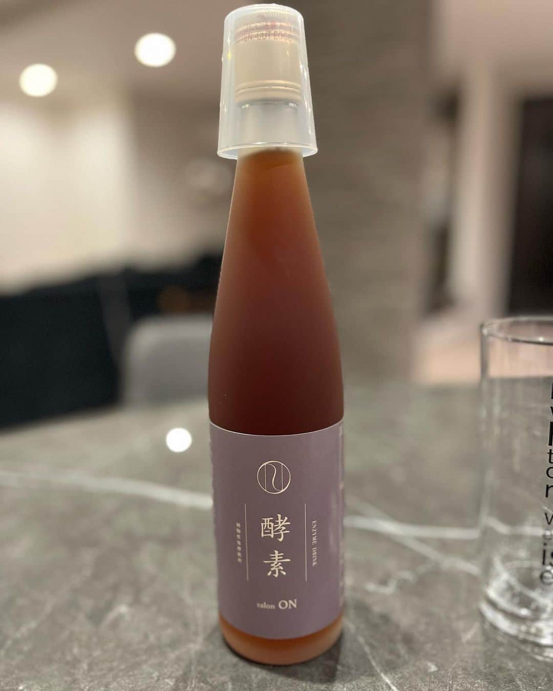 のインスタグラム：「僕は最近夜ご飯食べません。何故なら夜ファスティング💪 最近の夜ご飯はこの酵素ドリンク🍺凄く飲みやすい😆炭酸で割ったらなお良い🤣 @salon.on.ebisu さんの酵素ドリンクは最高ですよー👌 是非飲んでみて‼️  #健康おたく #酵素 #酵素風呂 #酵素ドリンク」