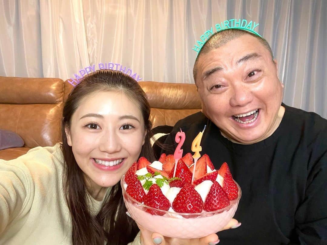 西野未姫のインスタグラム：「今日で24歳になりました😆✨  主婦としてもタレントとしてもレベルアップする年にしたいです！！  頑張ります✨  #お誕生日 #今日はけーがいません #寂しいなぁ #でも昨日カウントダウンしてくれました #たくさんケーキ買ってきてくれた #この前桜が咲いている公園で遊びました #24歳頑張ります」