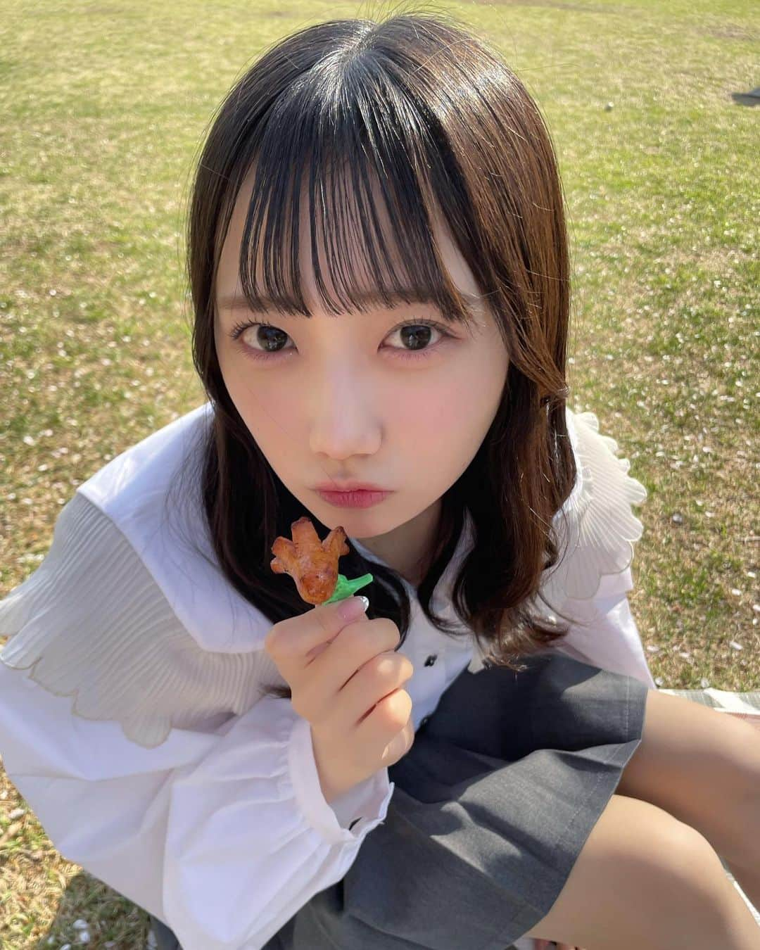 春海りおさんのインスタグラム写真 - (春海りおInstagram)「ピクニックした！🍒🤍」4月4日 21時55分 - rio_harumi