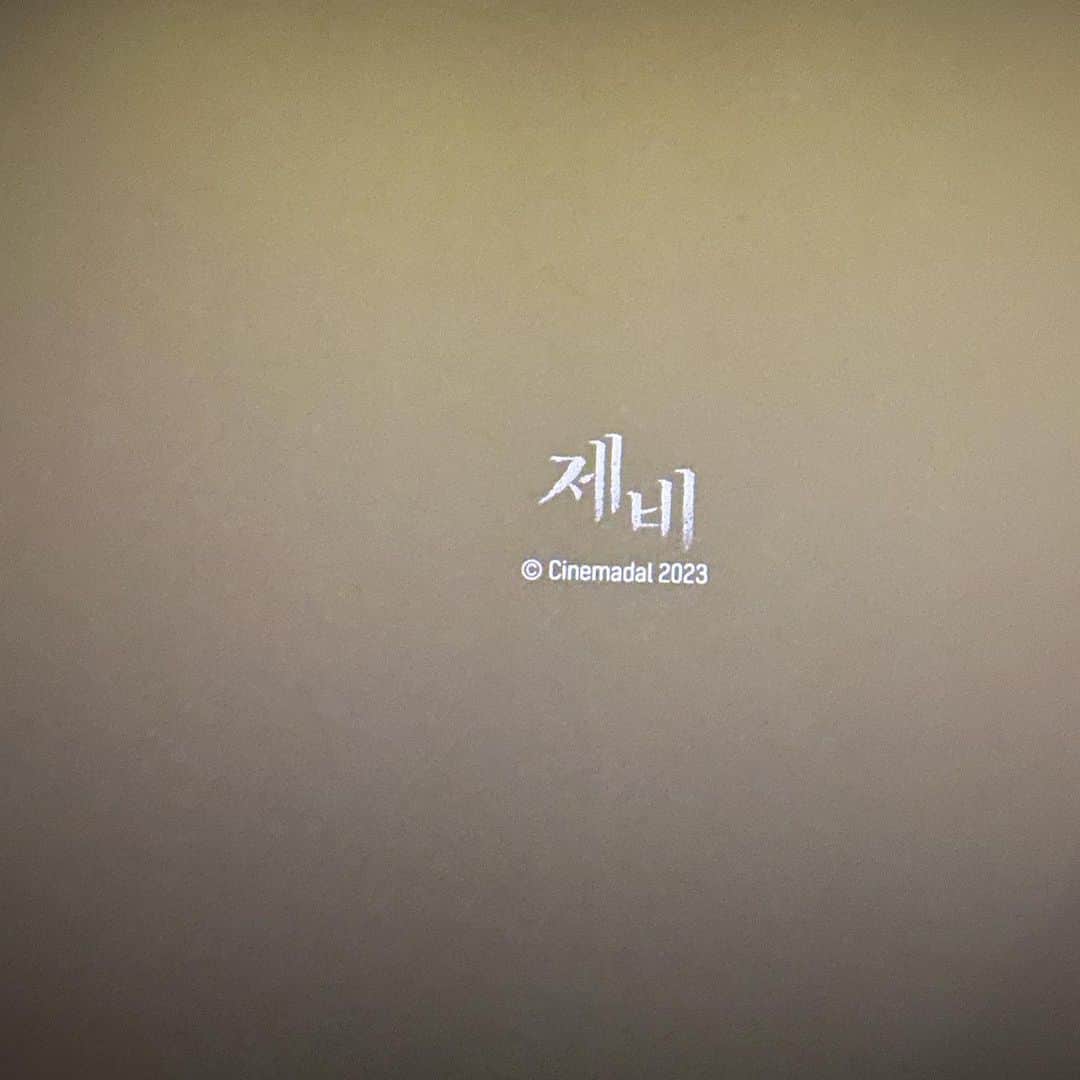 ペ・スジさんのインスタグラム写真 - (ペ・スジInstagram)「누구의 아들인지는 중요하지 않았다  뜨거웠던 영화 #제비   많이 사랑해주세요 🥿」4月4日 21時48分 - skuukzky
