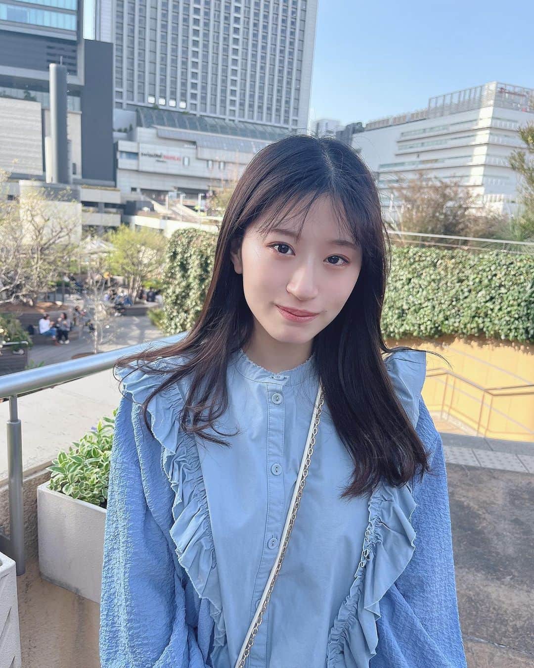 上西怜さんのインスタグラム写真 - (上西怜Instagram)「⠀ 風に吹かれました🌬 ⠀ ⠀ ⠀ ⠀ #れーチャンしふく #dailylook #ootd #code #outfit #低身長コーデ #154cm #青 #春服 #春 #春コーデ #風 #青空」4月4日 21時51分 - jonishi_rei