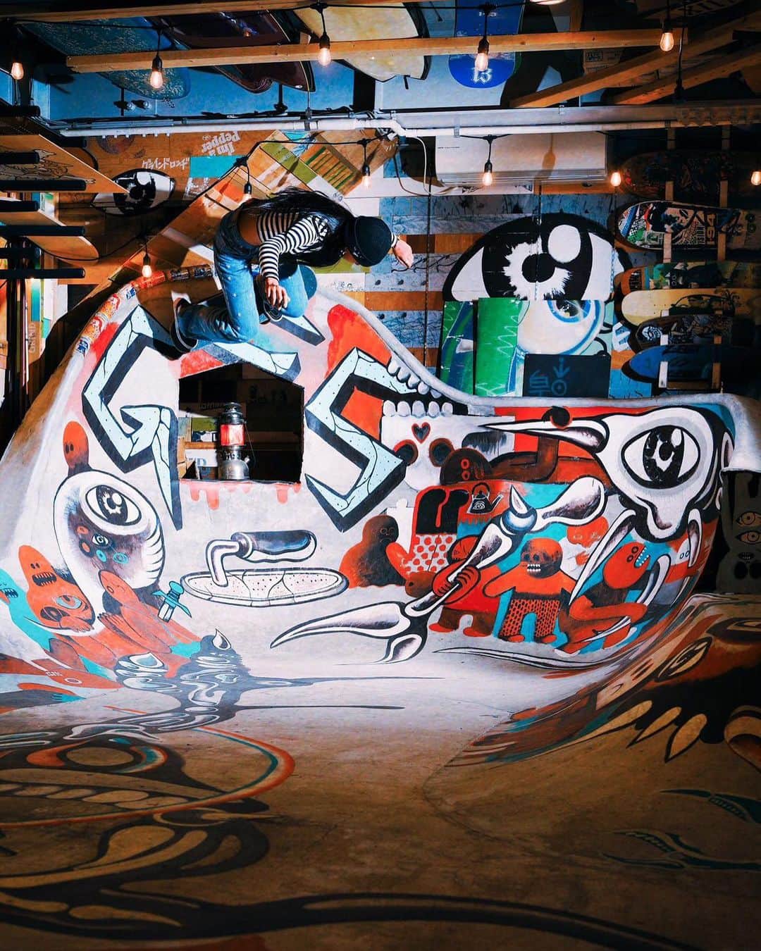 開心那のインスタグラム：「🌸spring🌸 Tokyo trip🛹📸🥁🐰🏁  @vans @vansskate @vansskateapac @vansjapan @welcomeskateboards @spitfirewheels @187killerpads @triple8nyc @independenttrucks @bonesbearings @jessupgriptape @mbm_parkbuilders @hotdoggeryesso」