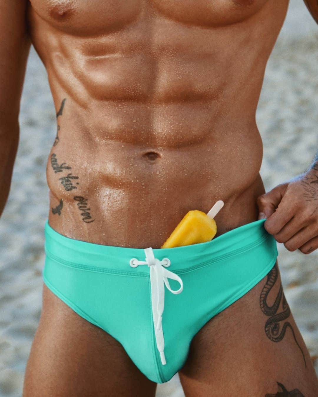 ツーイグジストのインスタグラム：「Keep cool at the beach.」