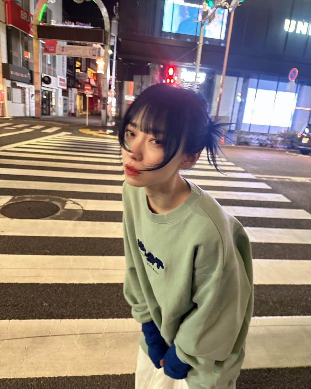 石塚朱莉さんのインスタグラム写真 - (石塚朱莉Instagram)「Similar to deep sea fish 🐟  don't eat me!  hehe  #fishpeople  #newhair  #blackhair  #blueblack  #matchagirl #gtcfc #greenteacookiefunclub  #greentea」4月4日 22時06分 - akari_ishizuka