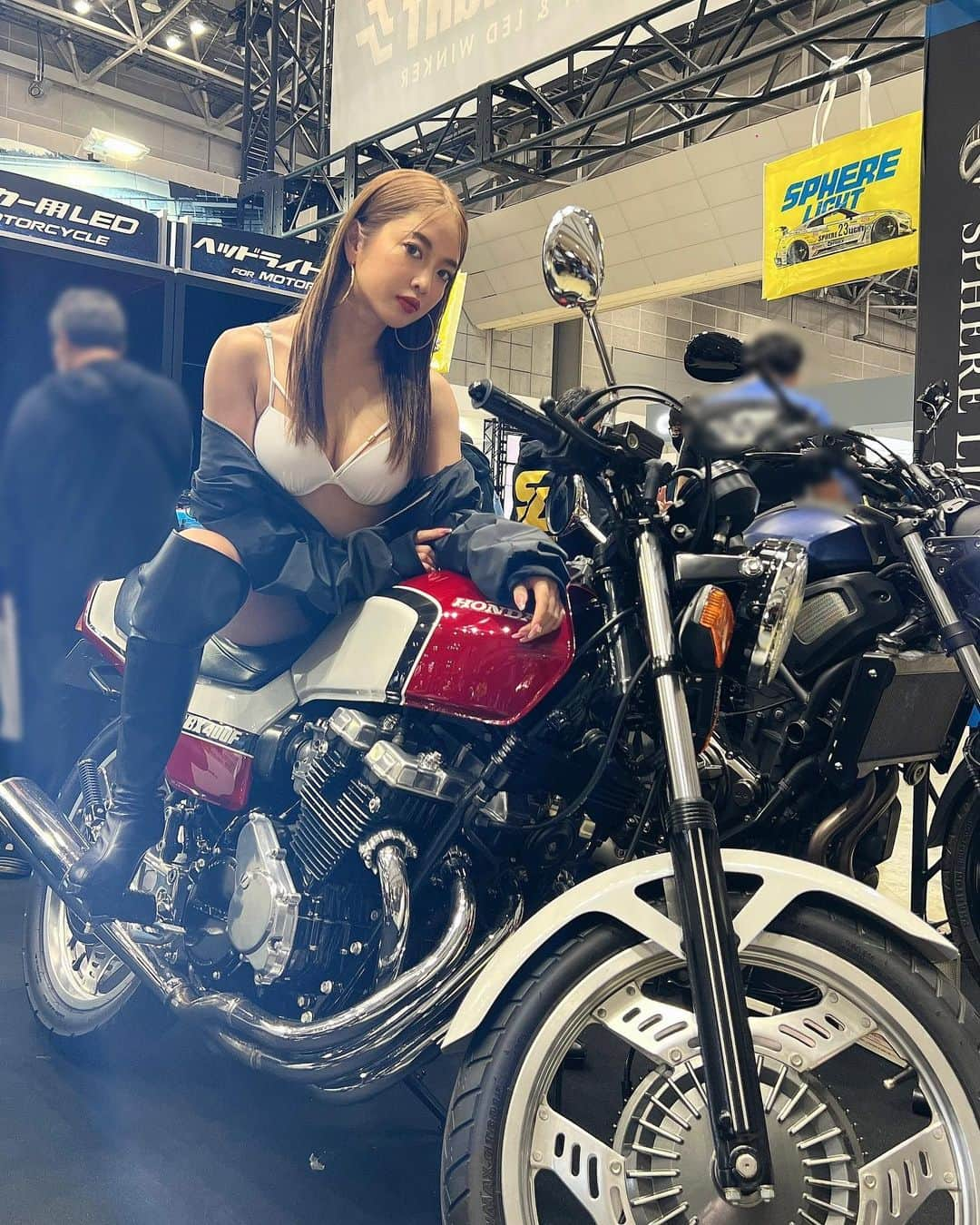 宇都宮茜のインスタグラム：「@sphere_light  リバティーウォーク加藤会長私物のCBX🏍❤️‍🔥❤️‍🔥  かっちーーー🙏🏻🙏🏻🙏🏻🙏🏻　  .  .  .  .  .  .  .  .  .  .  .  .  .  .  .  .  .  .  .  .  .  .  .  .  .  .  #東京モーターサイクルショー2023#東京モーターショー#cbx#バイク#モーターサイクルショー#バイク好き#東京モーターサイクルショー#ma1#バイク女子#キャンギャル#コンパニオン#車横モデル#水着女子#ニーハイブーツ#ビキニ女子#インスタグラビア#ケツスタグラム#バイク好きな人と繋がりたい#イベントコンパニオン#レースクイーン#キャンペーンガール#セクシー系#レース#スポーツカー#バイク#バイク写真#スーパーカー#撮影会#カスタムカー#水着#bike」