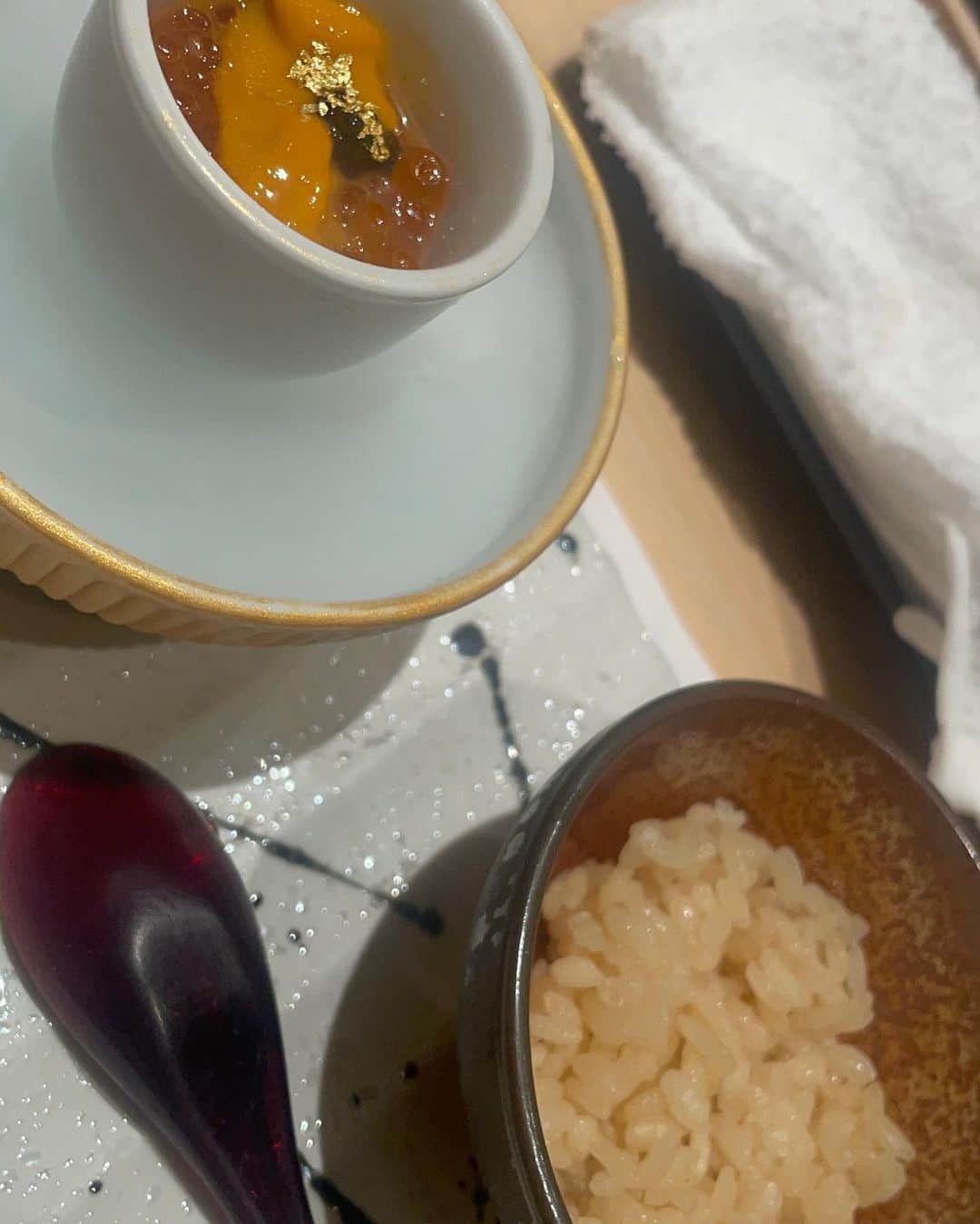 可愛ゆりあさんのインスタグラム写真 - (可愛ゆりあInstagram)「昨日は美味しいお寿司いただきました🍣  ⭐️渋谷　すし仙⭐️  tiktokとインスタ等で見てた 小丼玉手箱仕立て⭐️  めちゃくちゃ美味しかった😋  まぐろ、あじ、マグたく、えび、もろもろ 写真撮り忘れたけど、どれもめちゃくちゃ美味しかった😋⭐️  #すし　#寿司　#鮨 #渋谷寿司　#渋谷すし　#渋谷グルメ  #渋谷ディナー  #渋谷すし仙  #すし仙渋谷　#すし仙」4月4日 22時38分 - smilrina.love