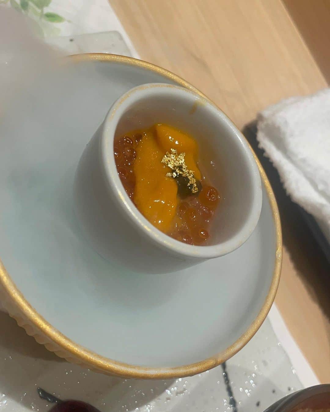 可愛ゆりあさんのインスタグラム写真 - (可愛ゆりあInstagram)「昨日は美味しいお寿司いただきました🍣  ⭐️渋谷　すし仙⭐️  tiktokとインスタ等で見てた 小丼玉手箱仕立て⭐️  めちゃくちゃ美味しかった😋  まぐろ、あじ、マグたく、えび、もろもろ 写真撮り忘れたけど、どれもめちゃくちゃ美味しかった😋⭐️  #すし　#寿司　#鮨 #渋谷寿司　#渋谷すし　#渋谷グルメ  #渋谷ディナー  #渋谷すし仙  #すし仙渋谷　#すし仙」4月4日 22時38分 - smilrina.love
