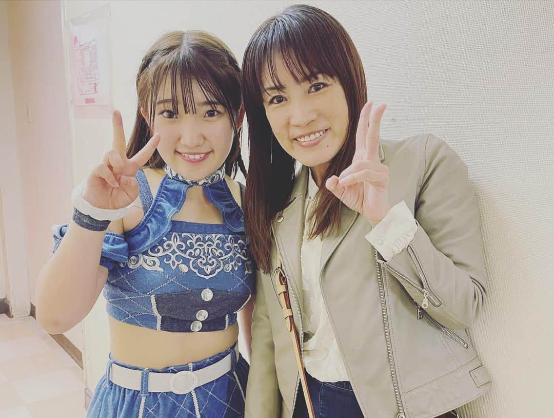 府川唯未さんのインスタグラム写真 - (府川唯未Instagram)「4月2日の記録Part2😊  一緒に観戦した皆んなで記念撮影✨✨試合後はきいたん待ちのお疲れ様会🥂豪華メンバーです😌なんと、豊田真奈美さんが、予定を返上して駆けつけて下さいました🙇‍♀️ そして仲良しの仲村由佳ちゃんと、きいたん憧れの栗原あゆみちゃんまで来てくれました😌 ここには来れなかったけど、玉りーちゃんも一緒に観戦したよ☺️☺️💓  皆様本当にありがとうございました✨きいたん幸せだね☺️  #豊田真奈美　さん #玉田りえ #仲村由佳　 #栗原あゆみ  そして ちゃまの長女しんちゃんも、山口から駆け付けてくれました😢この2人、ツインビーみたいだね☺️  #大向美智子 #府川唯未 #ナチュラルツインビー」4月4日 22時39分 - yumifukawa_official