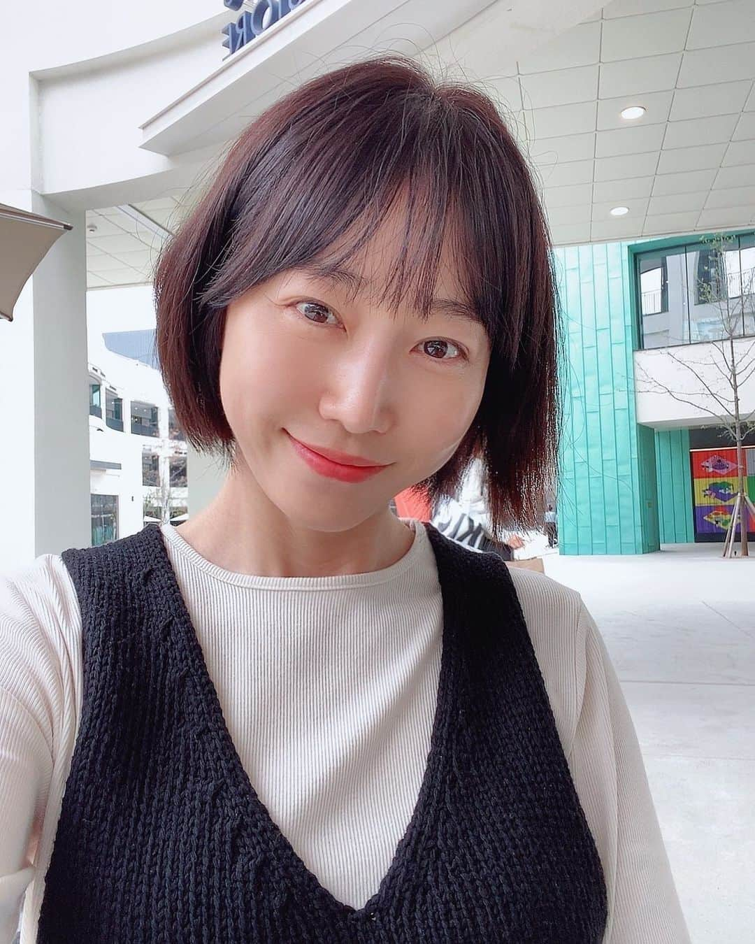 ハ・シウンのインスタグラム：「😊 #내머리#거지존진입🥲」